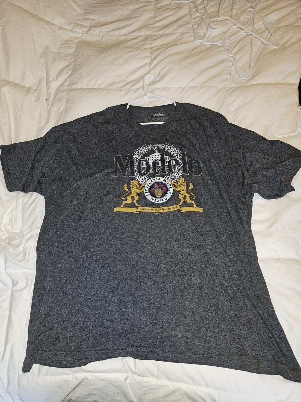 Modelo Men's Dark Gray Graphic Crew Neck Tee with Gold Crest 3XL